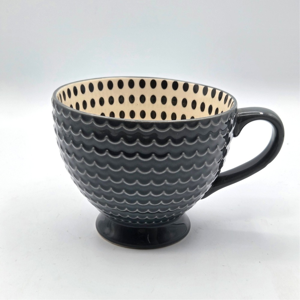 Signature Housewares Footed Coffee Tea Mug 14 Oz Black and Cream Embossed